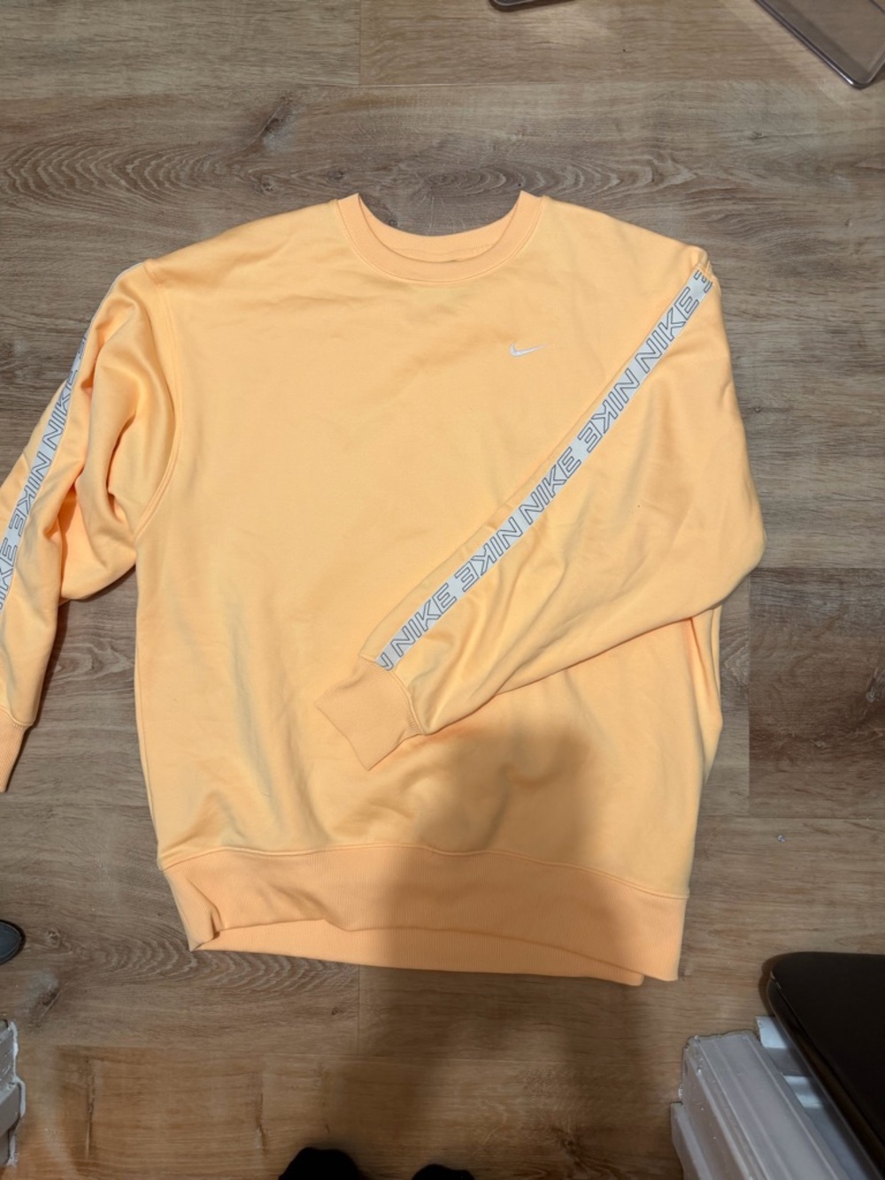 Nike Women’s Size S Peach Crewneck Sweatshirt